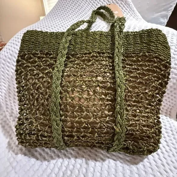Bayong Anicia Green Woven Straw Tote Bag - Picture 4 of 8